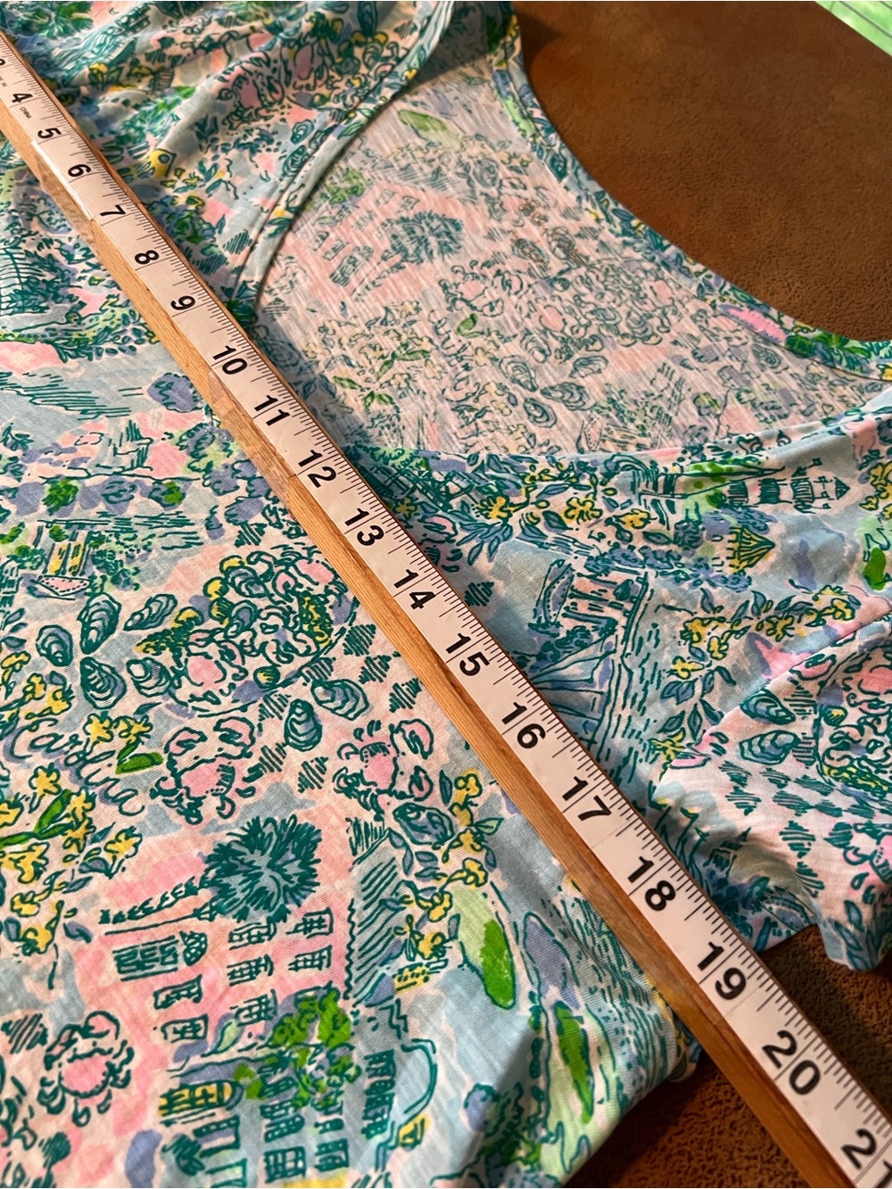 Lilly Pulitzer loves South Carolina V-Neck Short Sleeve Tee. Large - Picture 6 of 9
